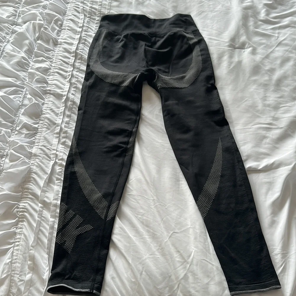 Victoria Secret PINK Seamless Leggings - Picture 4 of 6